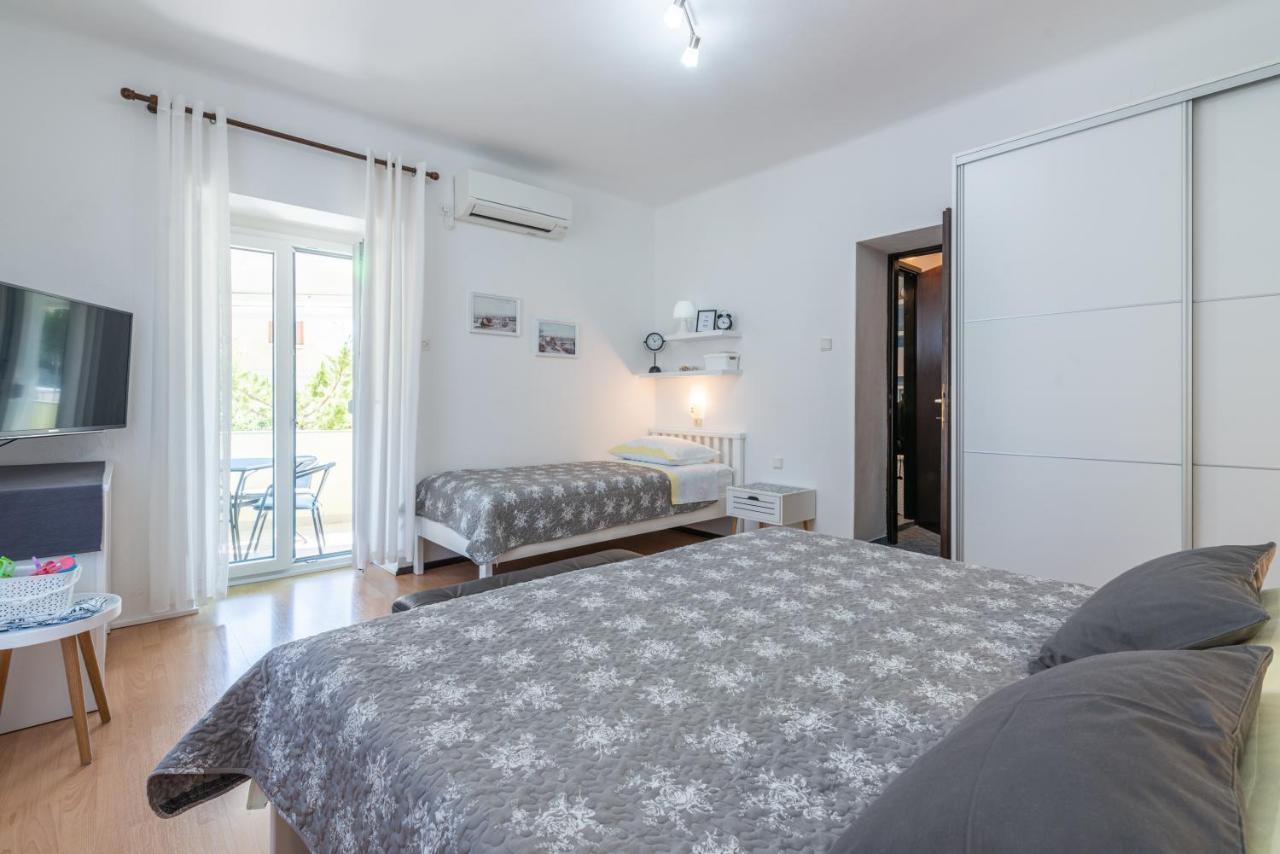 Apartment Luiza With Terrace Baška Buitenkant foto